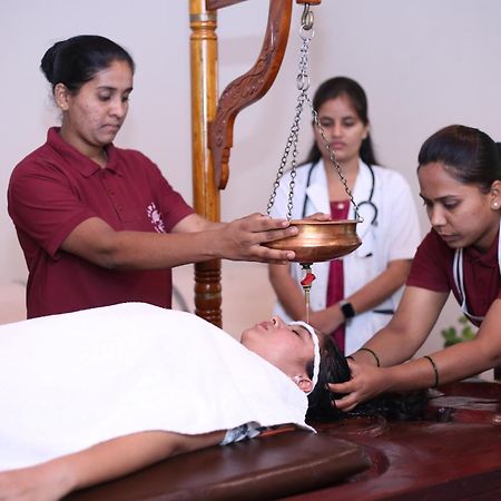 Tapasya Health & Wellness Hotel Jaysingpur Kültér fotó
